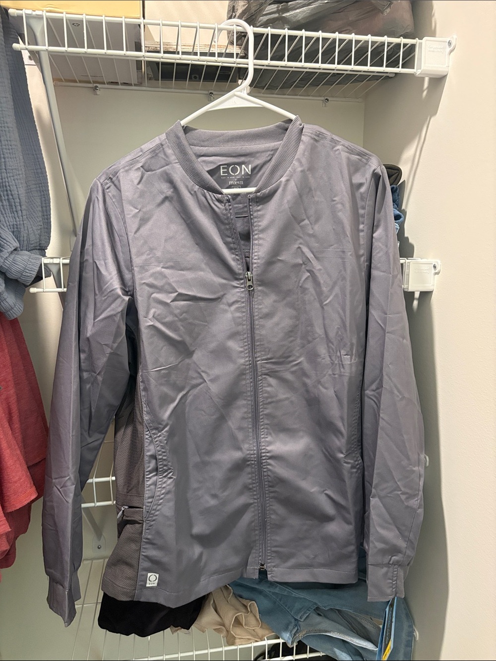 Women’s Eon Scrub Jacket and matching scrub top.
